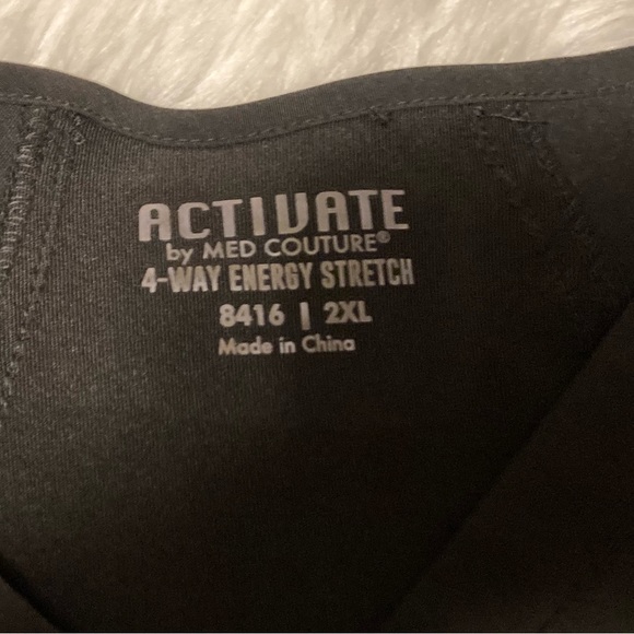 👚(bundle 4 items w/👚for $16) NWOT Black nurses uniform top - Picture 3 of 8